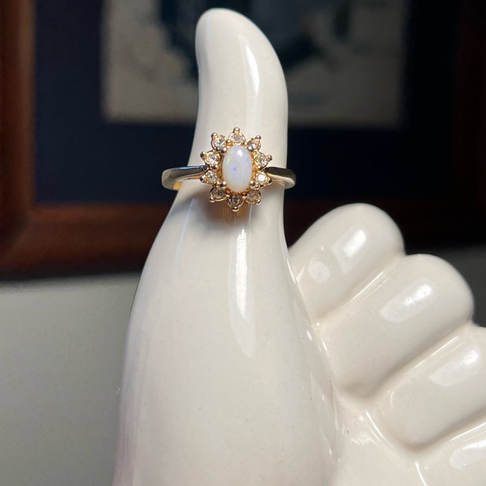 Opal and 18k T HGE Ring